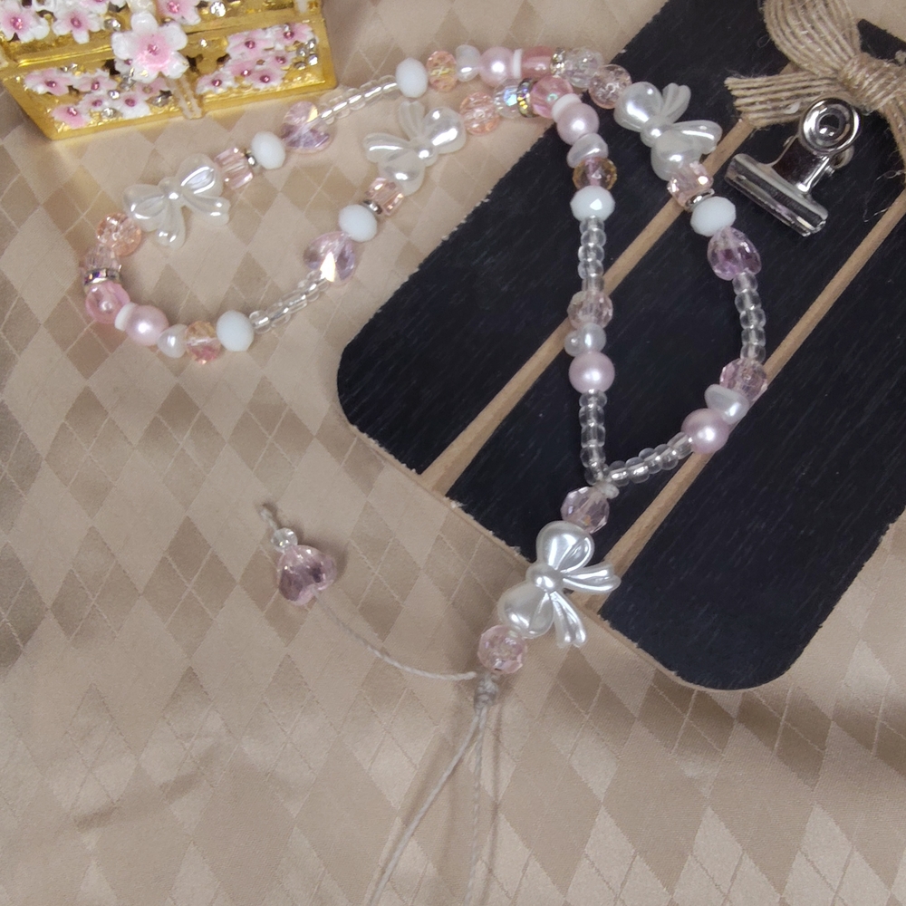 Elegant Pink and White Beaded Necklace